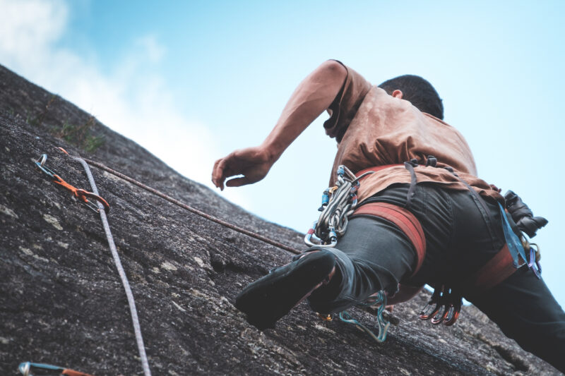 Lire la suite à propos de l’article Techniques d’escalade : Astuces pour une grimpe réussie